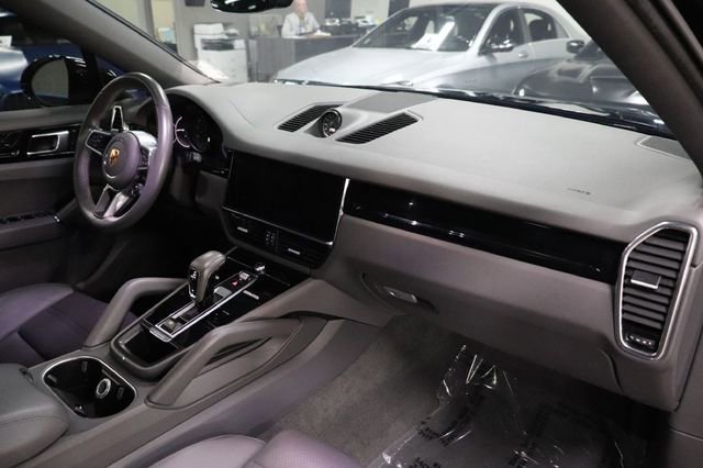 Used 2022 Porsche Cayenne Platinum Edition AWD/4WD image 25
