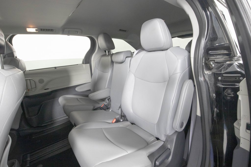 Used 2023 Toyota Sienna XLE image 13