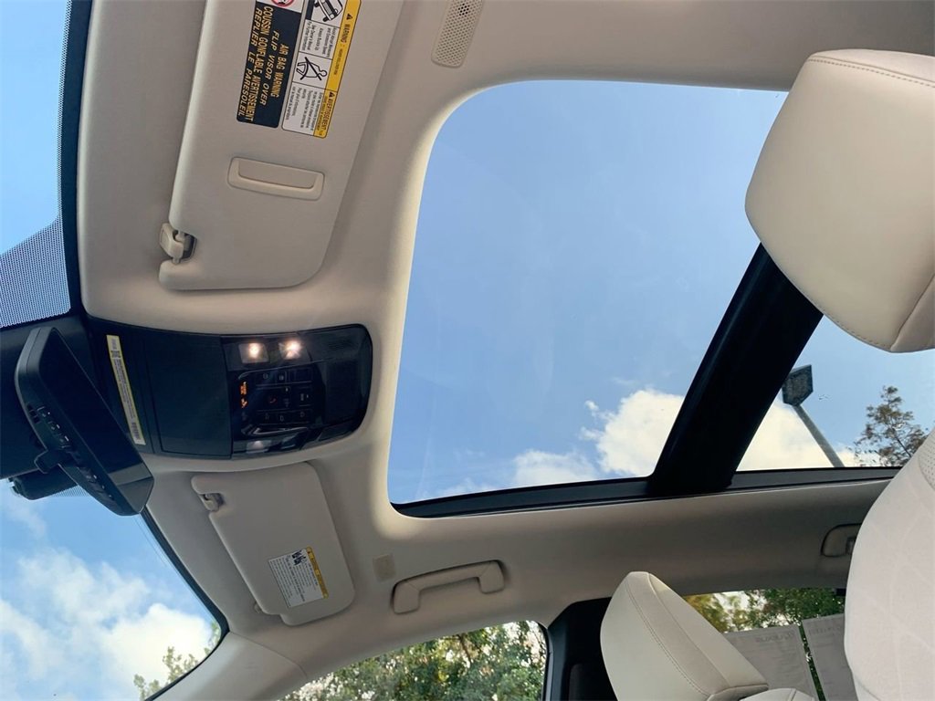 New 2025 Lexus RX 450h AWD w/ Luxury Package image 18