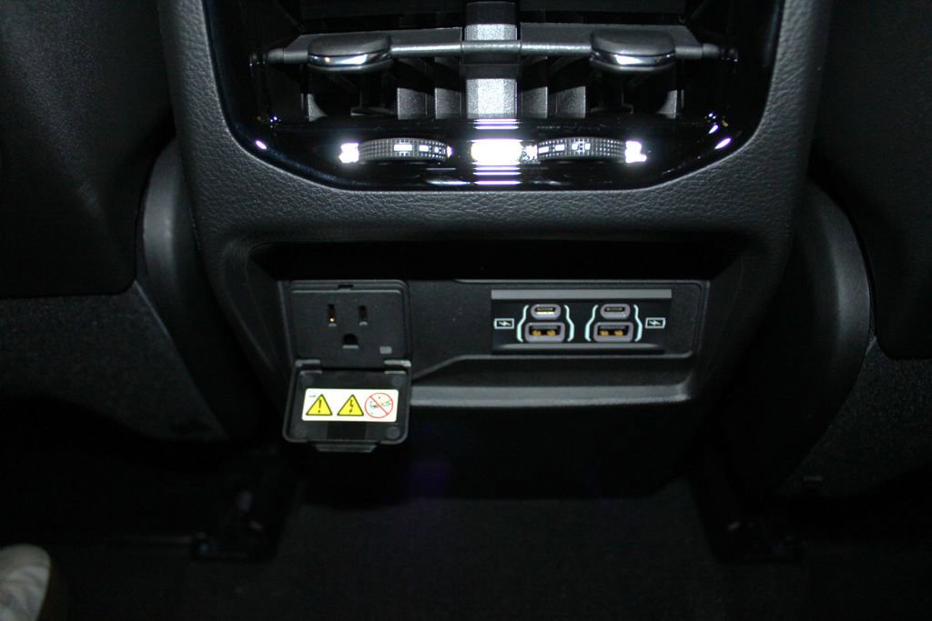 New 2025 Jeep Grand Cherokee Altitude image 31