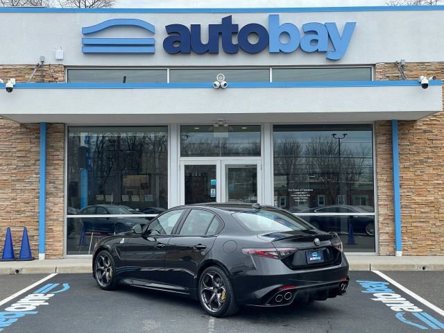 Used 2024 Alfa Romeo Giulia Quadrifoglio image 9