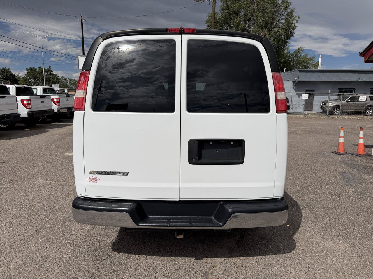 Used 2017 Chevrolet Express 3500 LT w/ LT Preferred Equipment Group RWD image 7