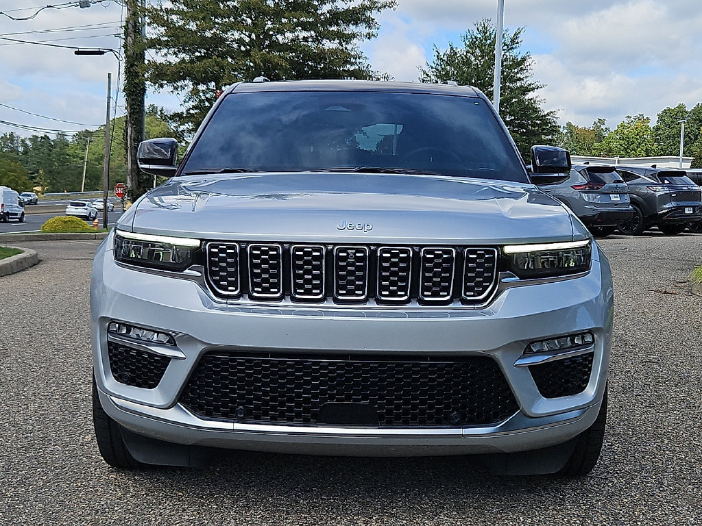 Used 2023 Jeep Grand Cherokee Summit AWD/4WD image 2