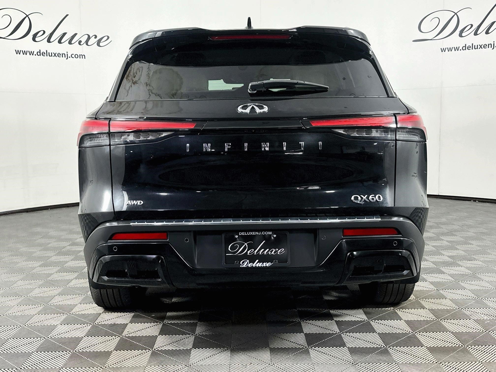 Used 2023 INFINITI QX60 Luxe w/ Performance Audio Package AWD/4WD image 5