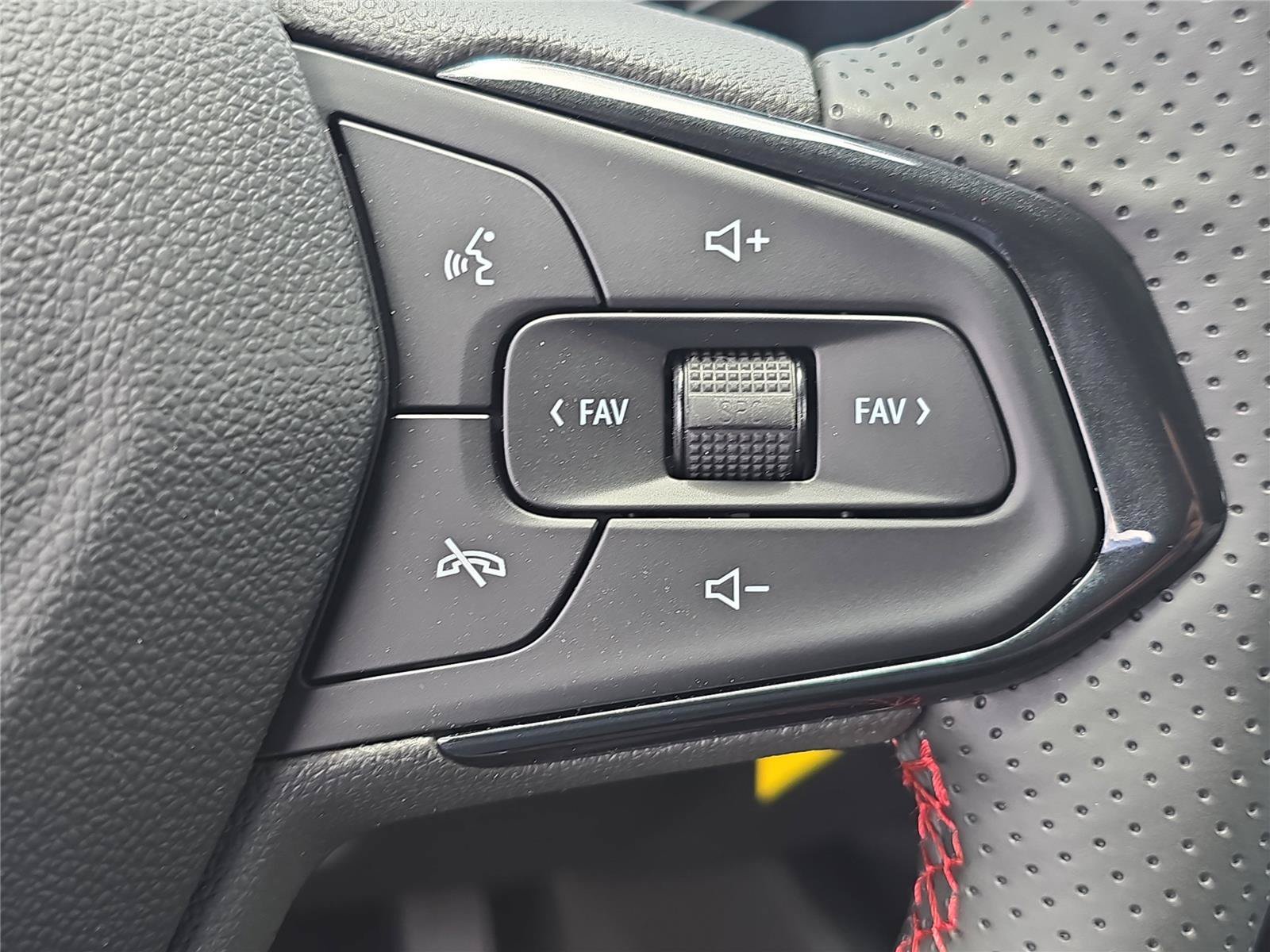 New 2026 Chevrolet Trax RS w/ Sunroof Package FWD image 19