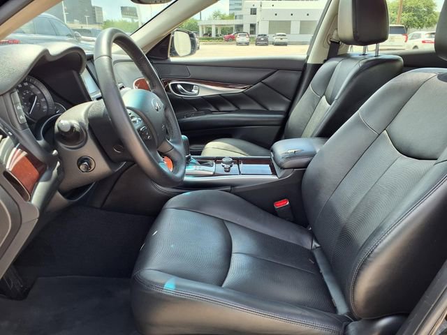Used 2017 INFINITI Q70 3.7 RWD image 4