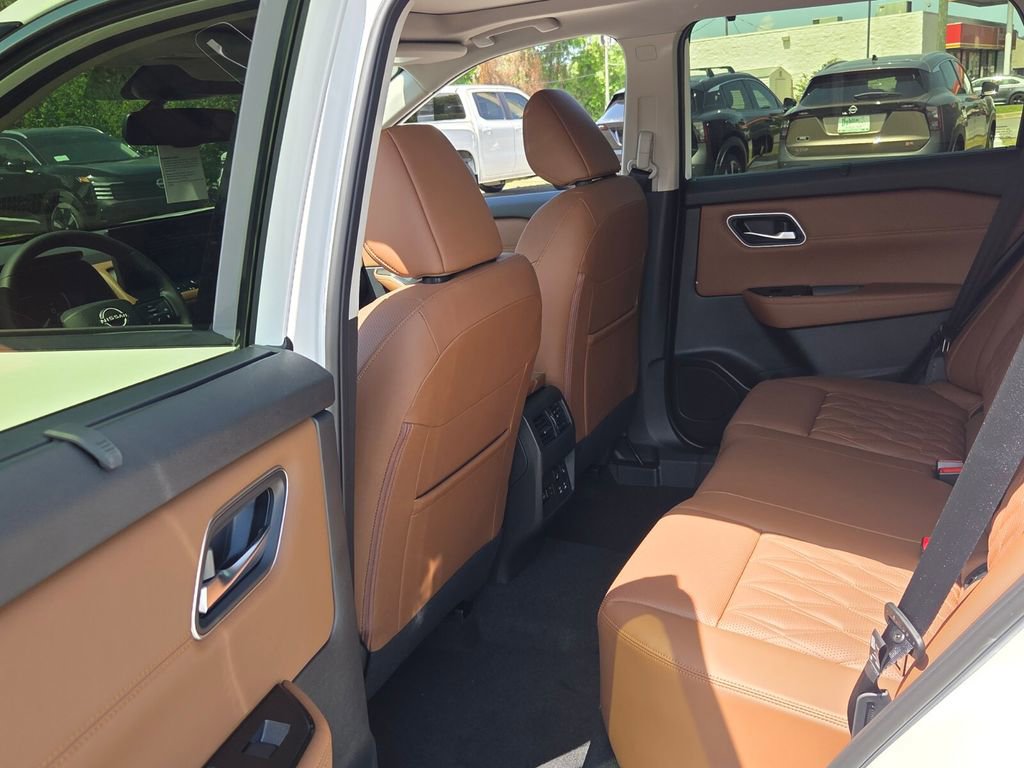 New 2026 Nissan Rogue Platinum image 5