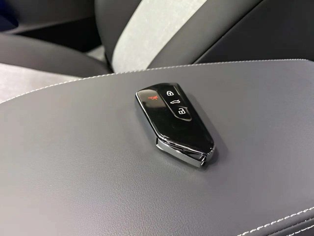 Used 2025 Volkswagen ID.4 Pro RWD image 82