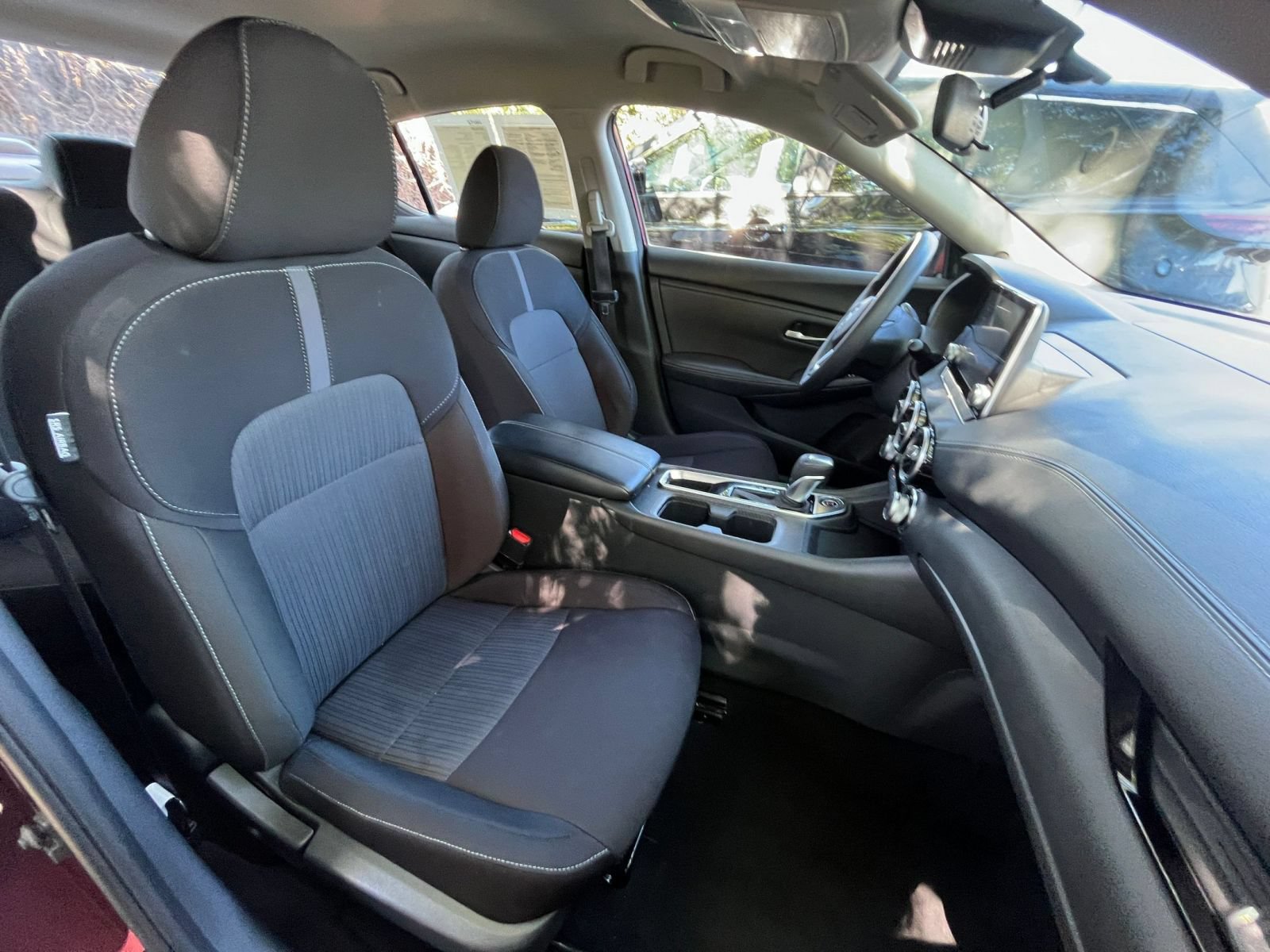 Used 2025 Nissan Sentra SV FWD image 33