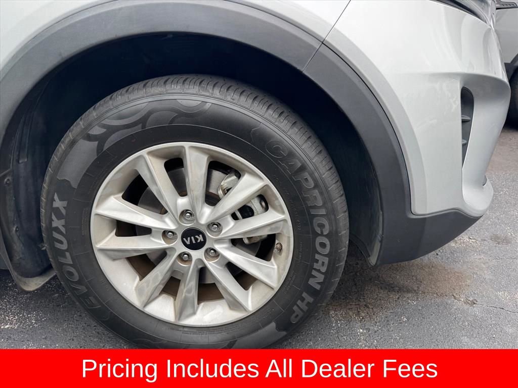 Certified 2019 Kia Sorento FWD w/ Option Group 020 image 2