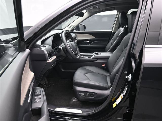 Certified 2026 Toyota Grand Highlander Platinum AWD/4WD image 11