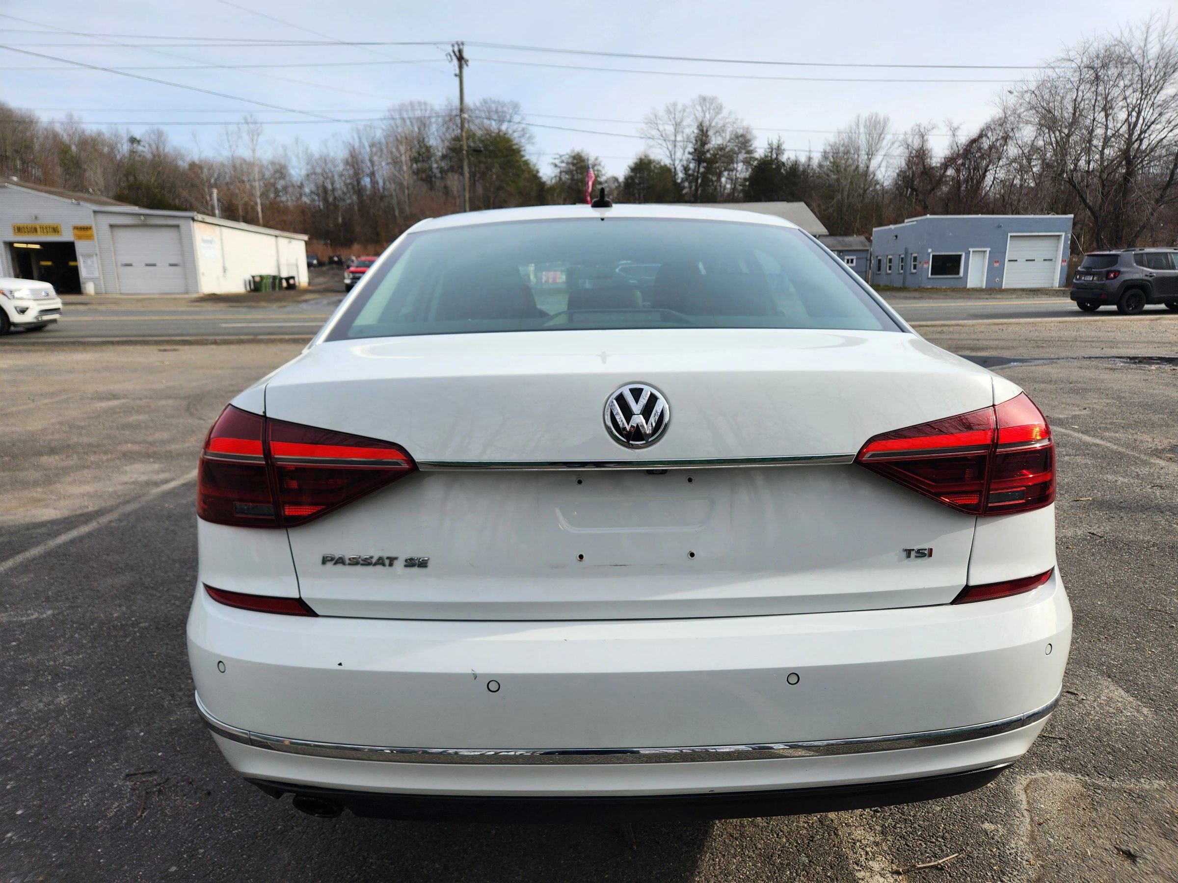 Used 2018 Volkswagen Passat 2.0T SE image 9