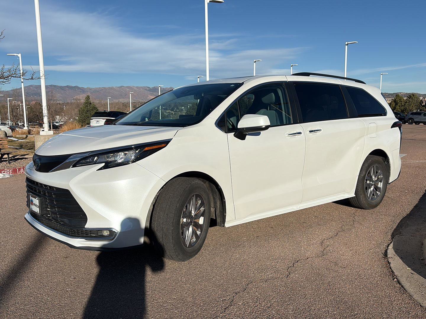 Used 2023 Toyota Sienna XLE image 3