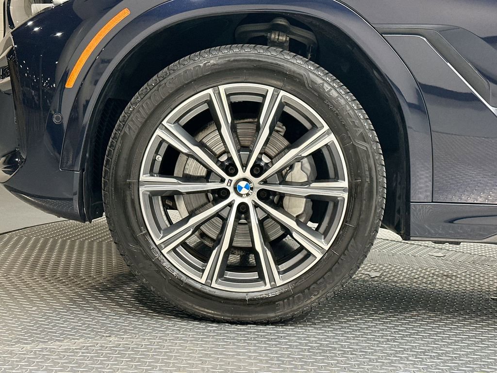 Used 2022 BMW X6 xDrive40i w/ M Sport Package image 17