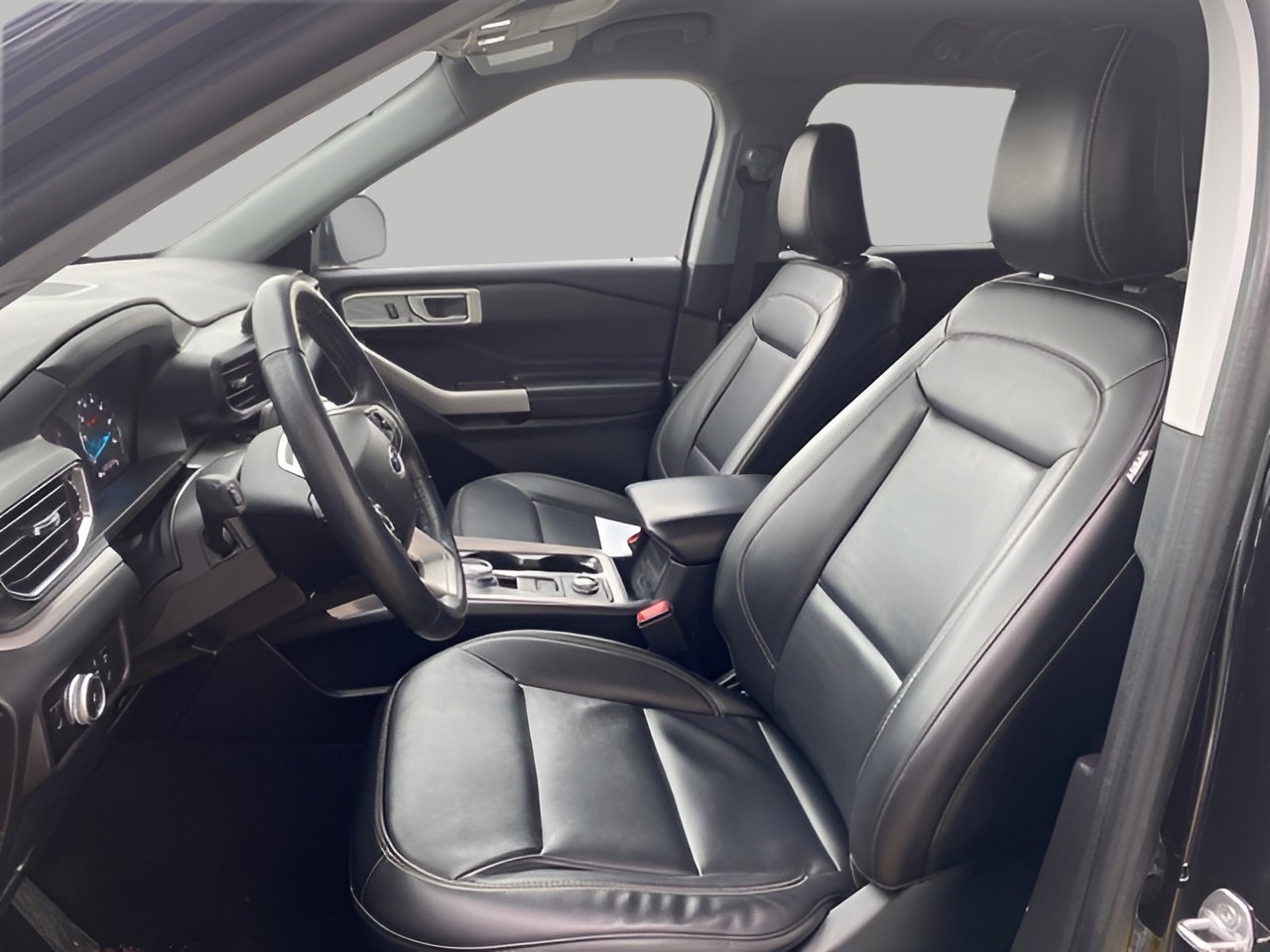 Used 2023 Ford Explorer XLT w/ Equipment Group 202A image 9