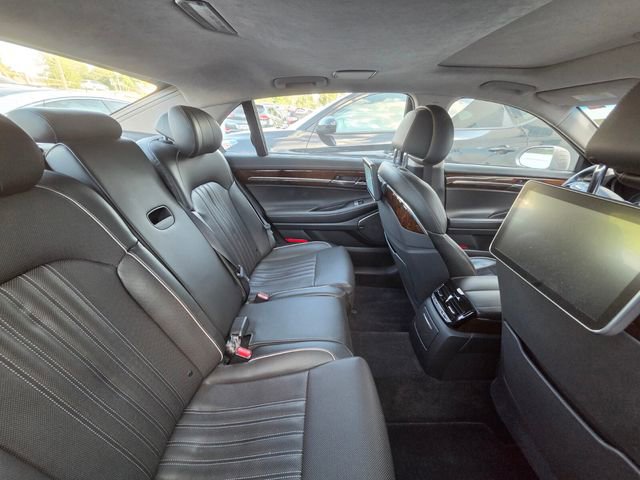 Used 2018 Genesis G90 5.0 Ultimate RWD image 9