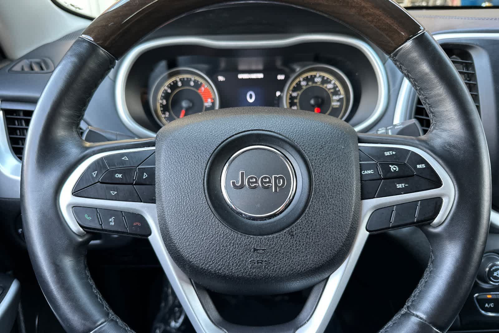 Used 2018 Jeep Cherokee Overland AWD/4WD image 26