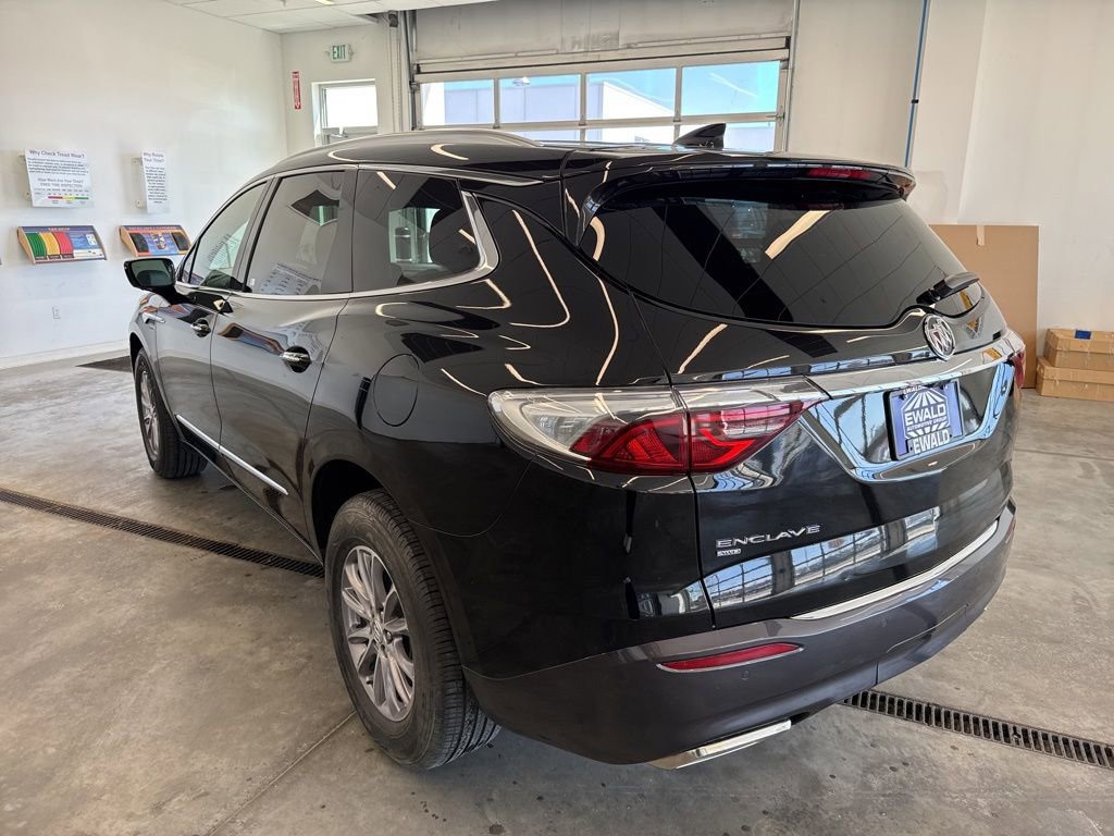 Used 2023 Buick Enclave Essence image 5