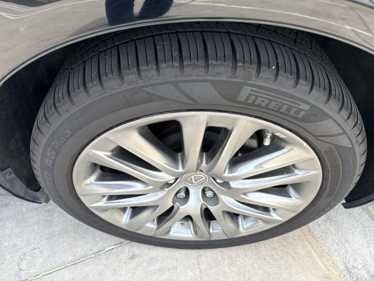 Used 2013 Lexus LS 460 L w/ Preferred Accessory Package RWD image 17