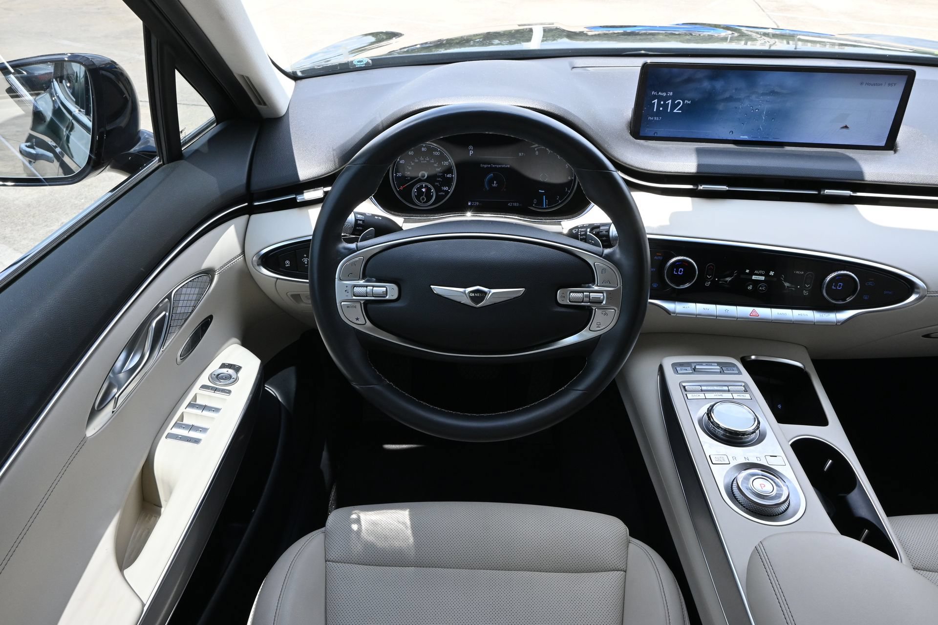 Used 2024 Genesis GV70 2.5T w/ Select Package AWD/4WD image 10