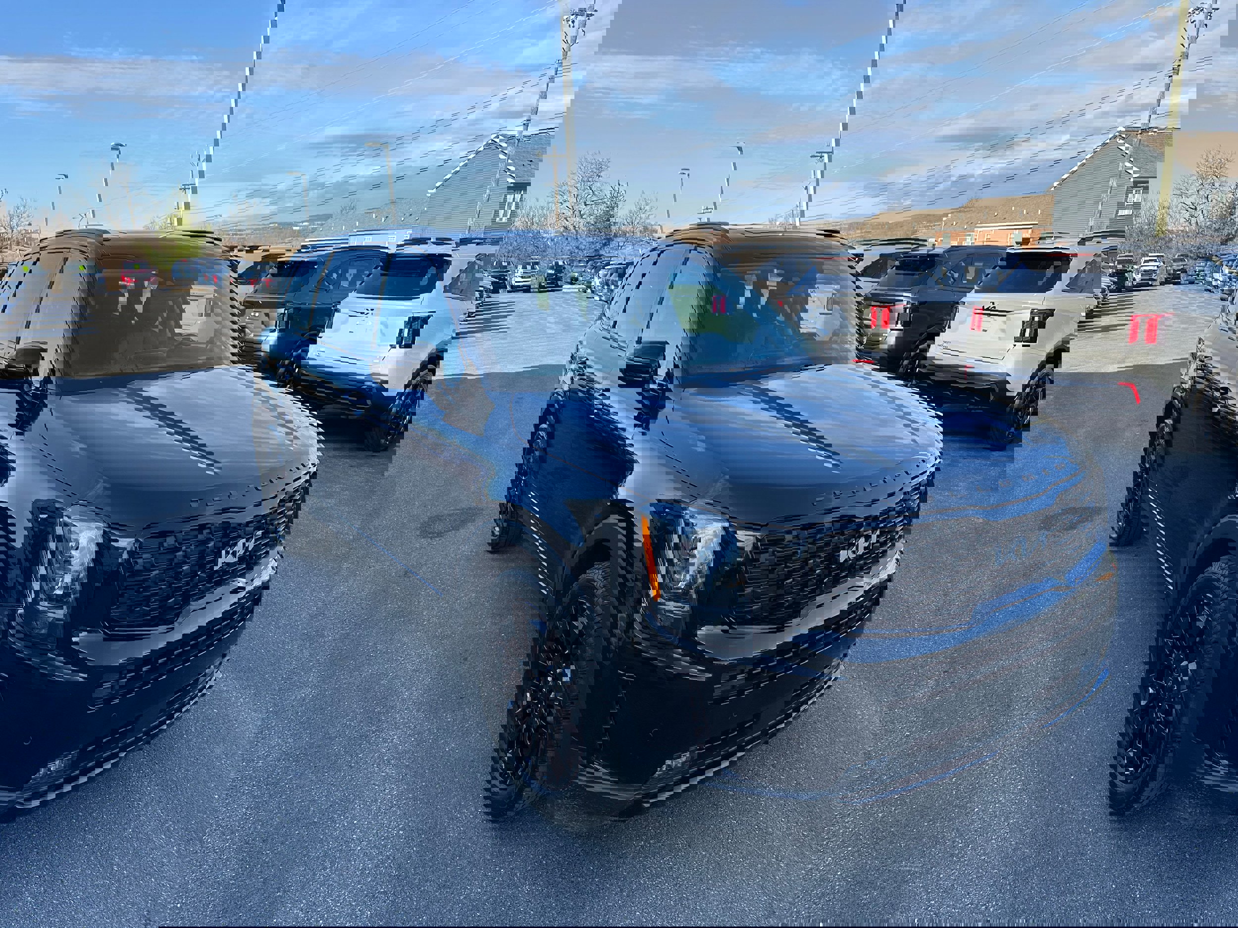 Used 2022 Kia Telluride SX w/ SX Prestige Package image 3