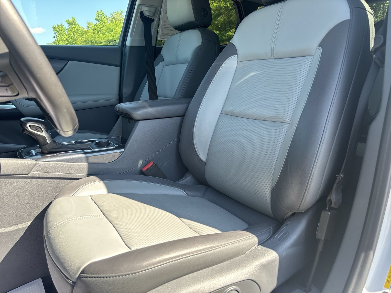 Used 2020 Chevrolet Blazer LT w/ Sound & Technology Package FWD image 11