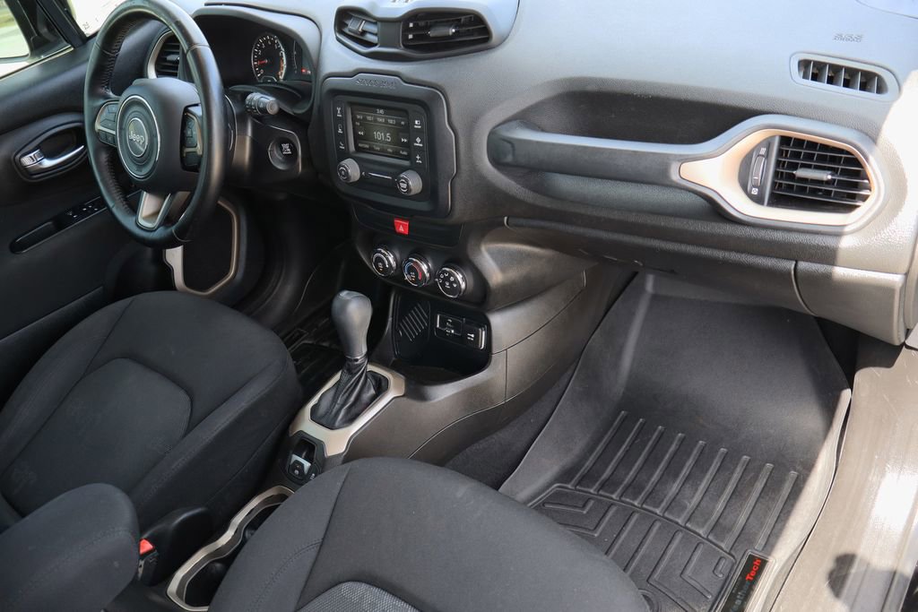 Used 2017 Jeep Renegade Latitude FWD image 28