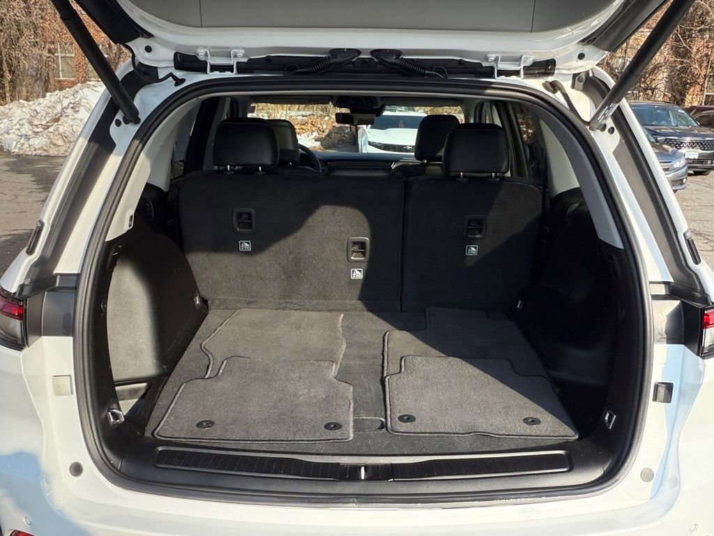 Used 2023 Jeep Grand Cherokee Limited w/ Luxury Tech Group II image 28