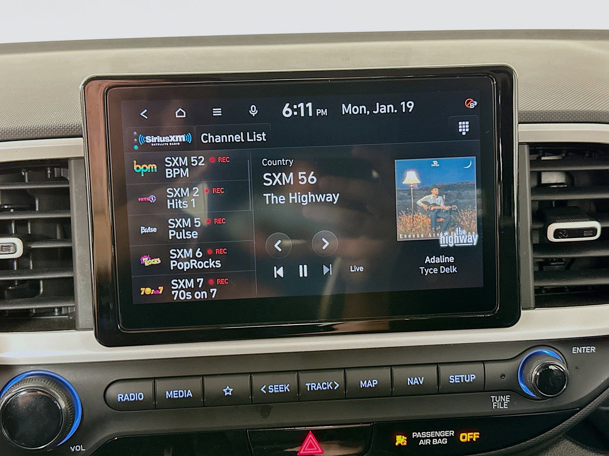 Used 2025 Hyundai Venue Limited image 21