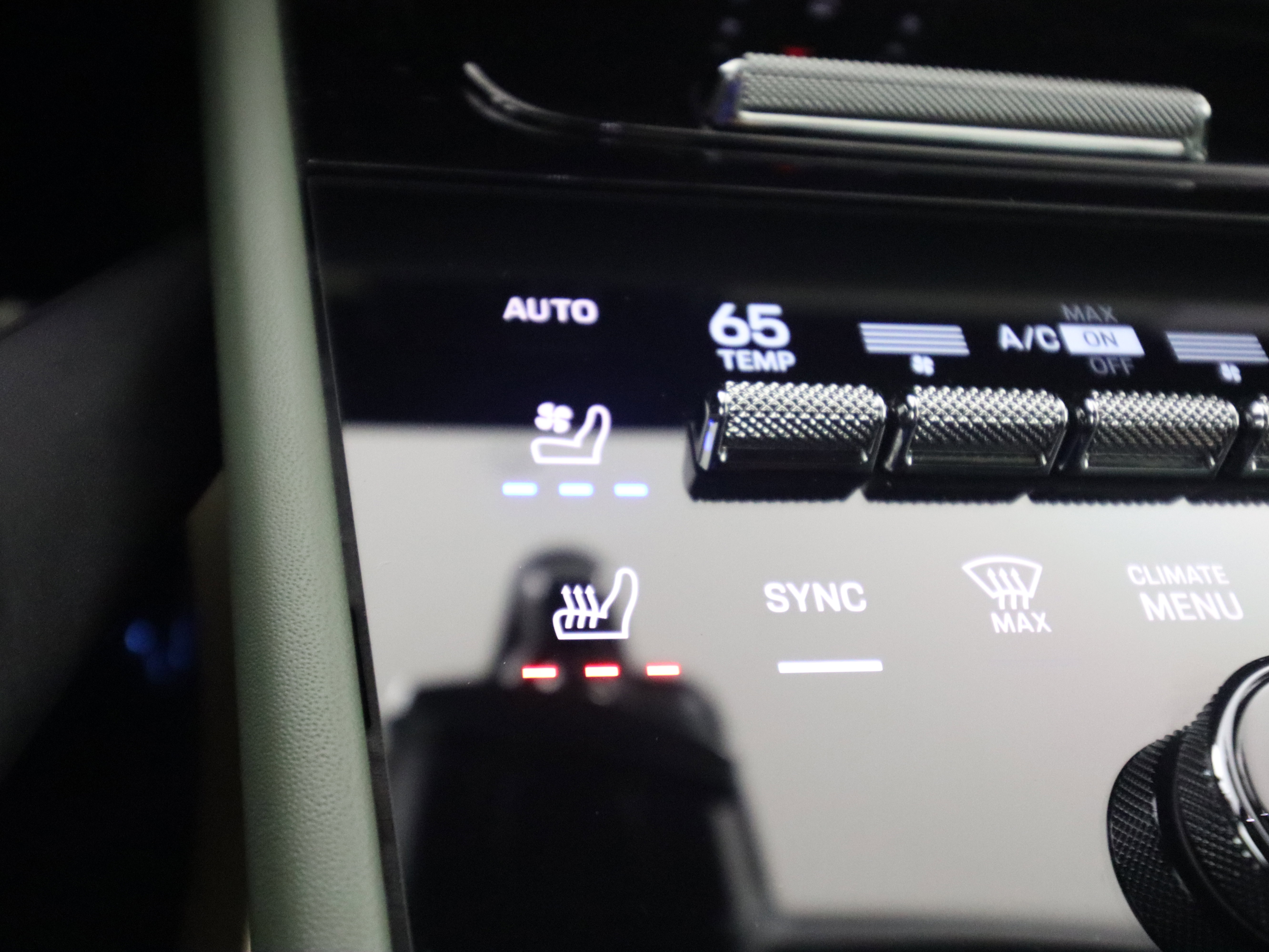 Used 2025 Porsche Cayenne Coupe image 23