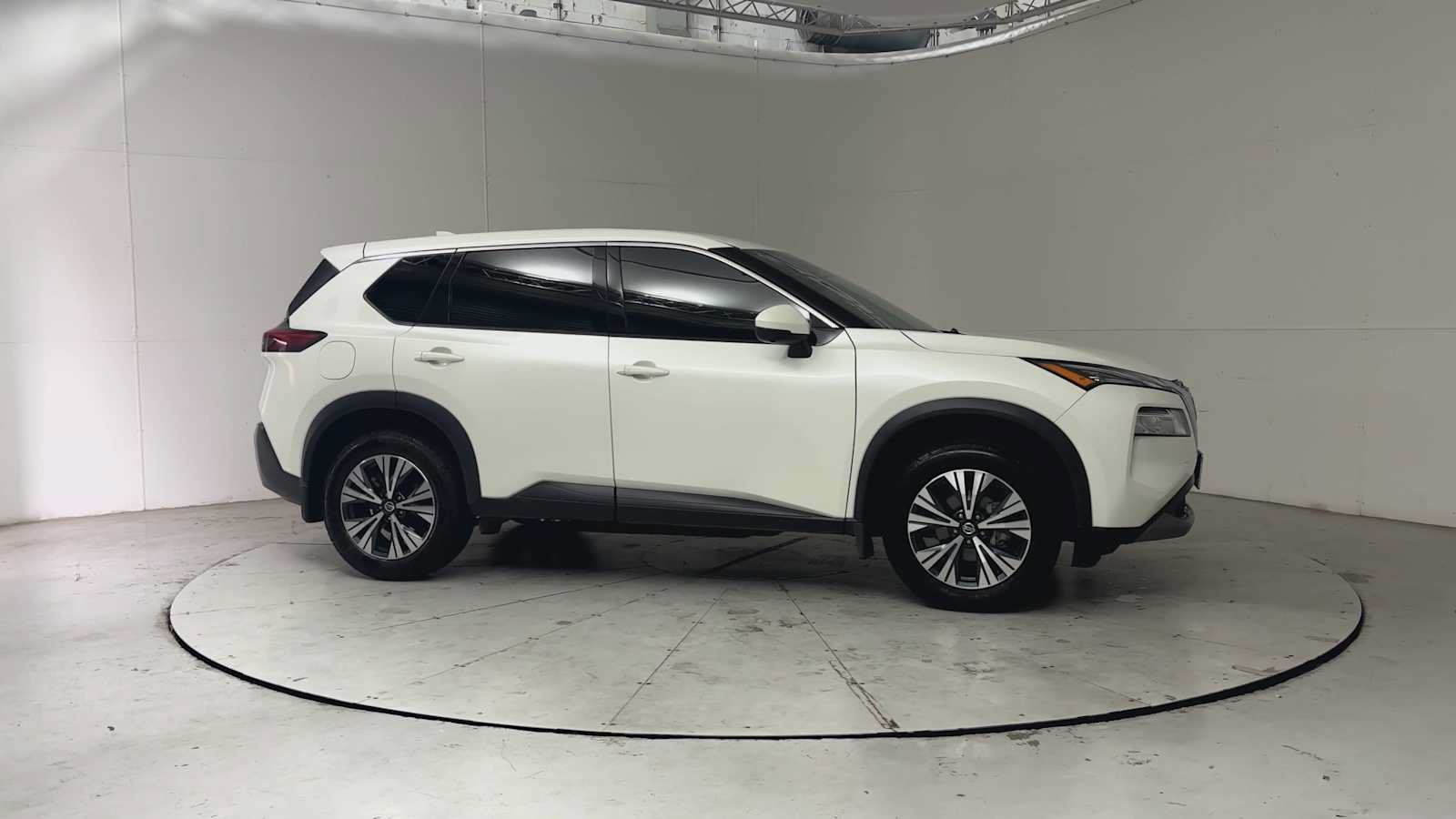 Used 2021 Nissan Rogue SV FWD image 4