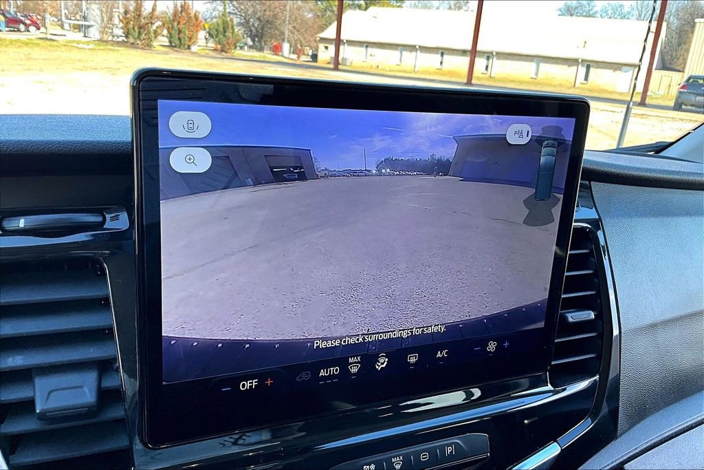 Used 2023 Ford Transit 350 XLT image 13