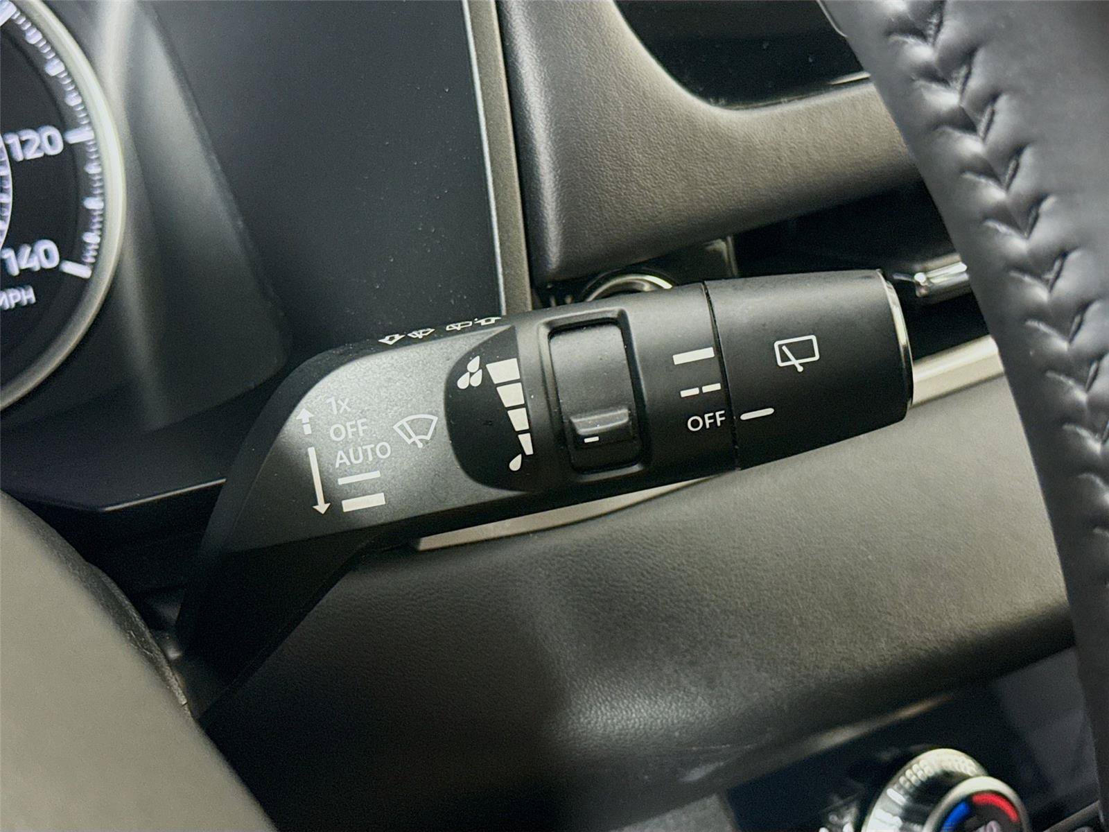 Used 2025 Mitsubishi Outlander SE FWD image 6
