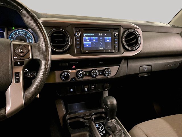 Used 2019 Toyota Tacoma SR5 AWD/4WD image 7