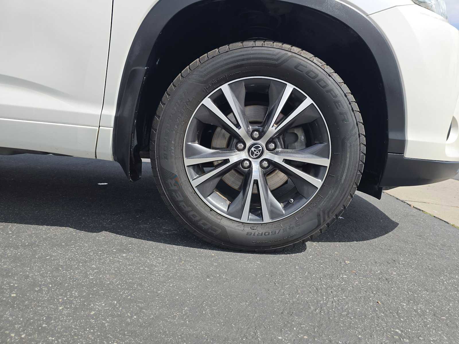 Used 2017 Toyota Highlander LE FWD image 9