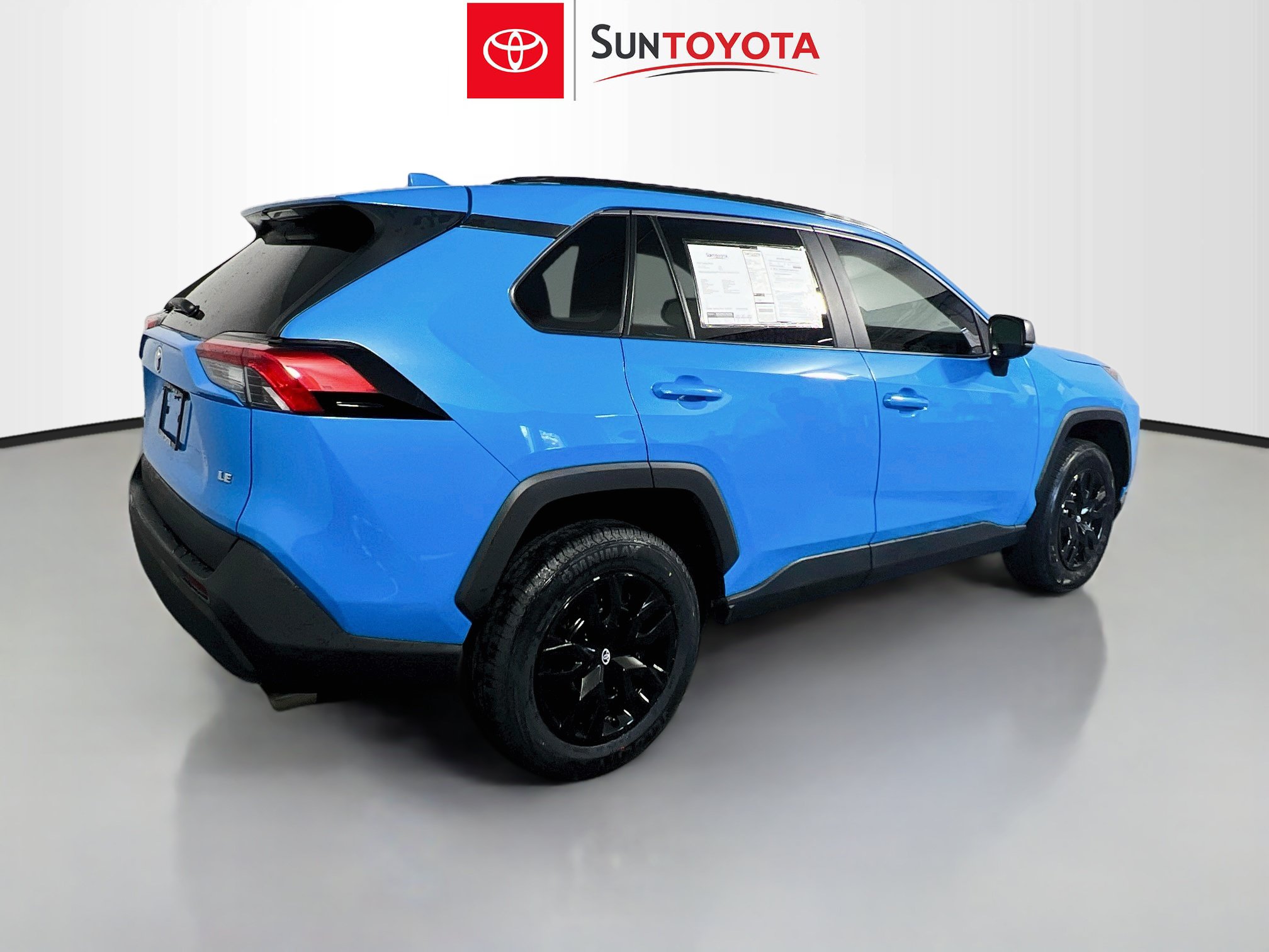 Used 2020 Toyota RAV4 LE FWD image 4