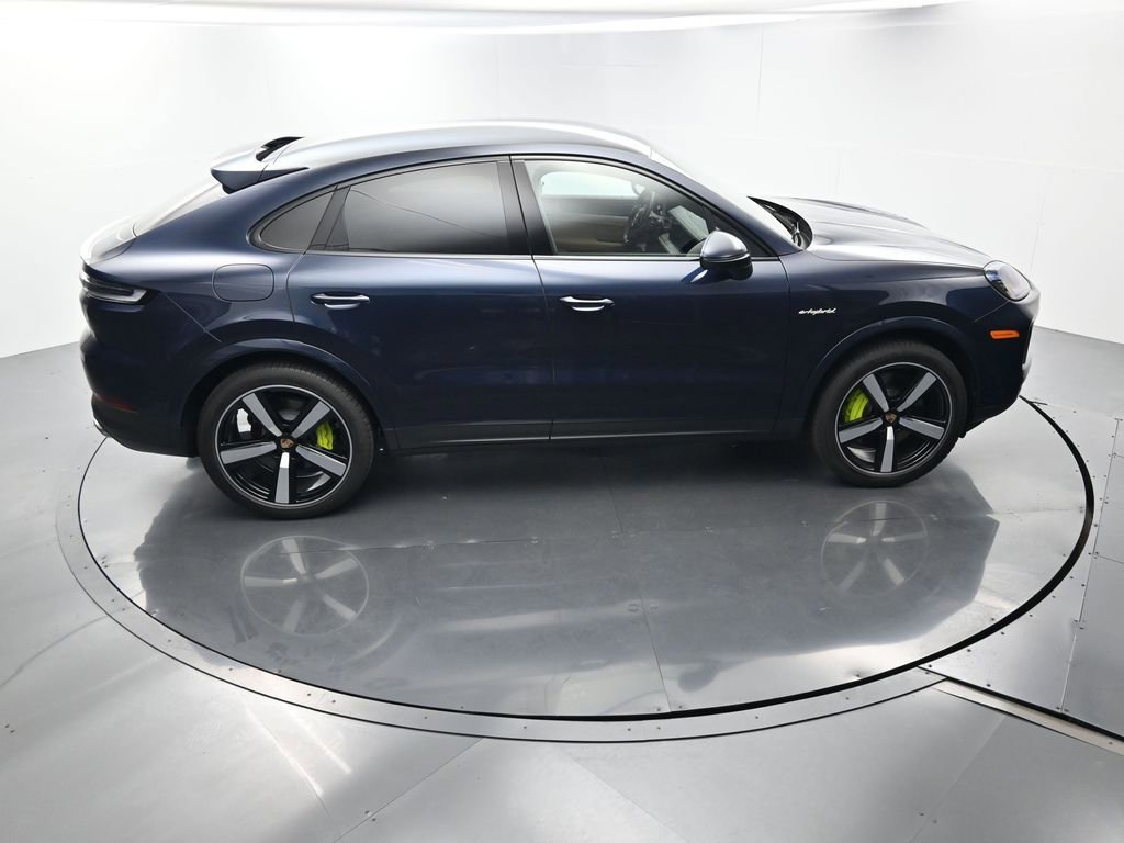 Certified 2025 Porsche Cayenne E-Hybrid Coupe image 40