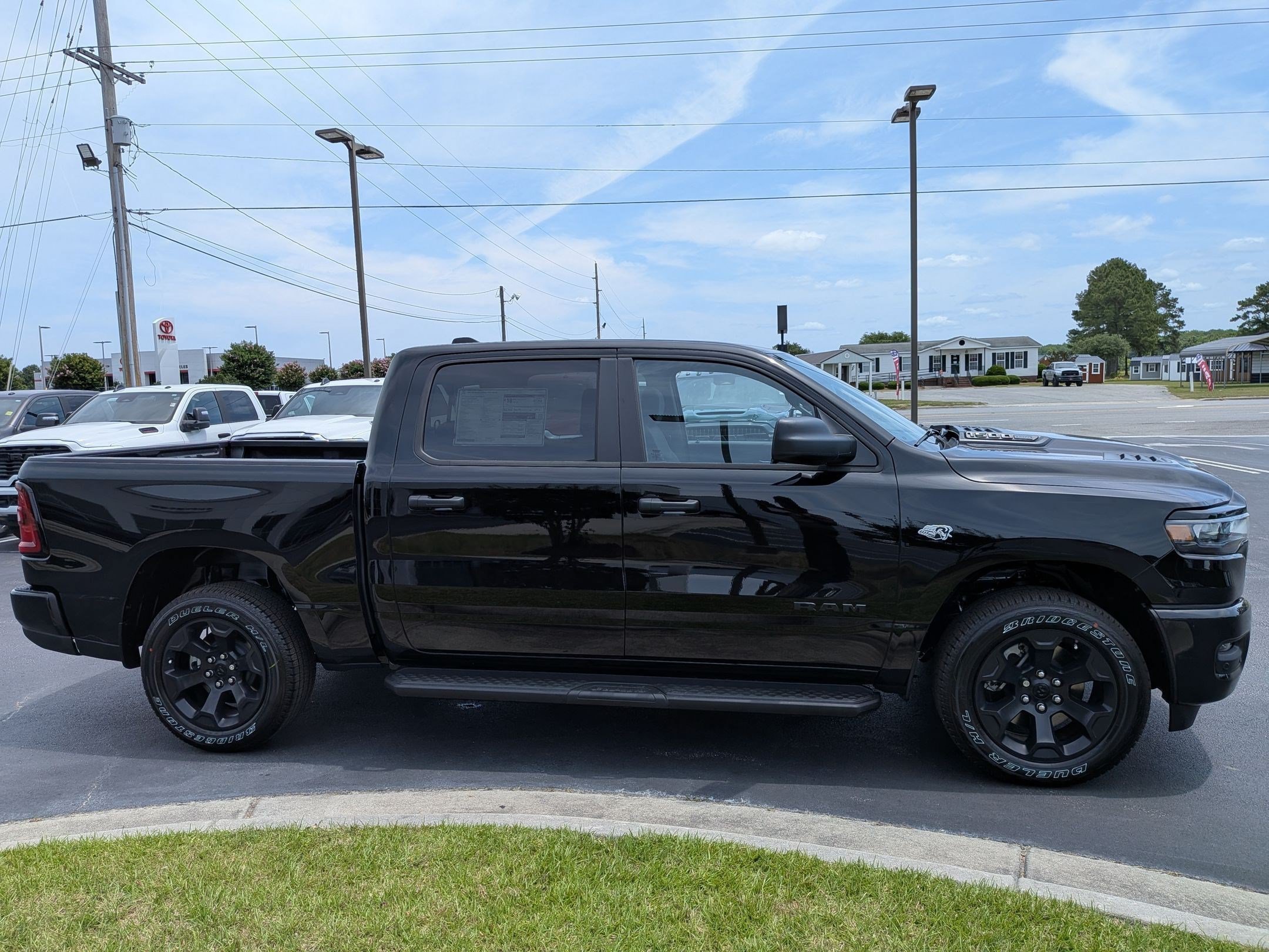 New 2026 RAM 1500 Express AWD/4WD image 4