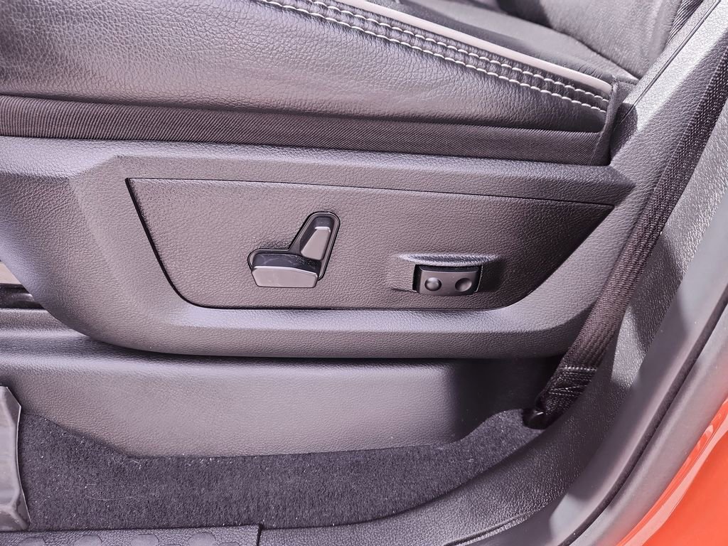 Used 2024 RAM 4500 Laramie image 12