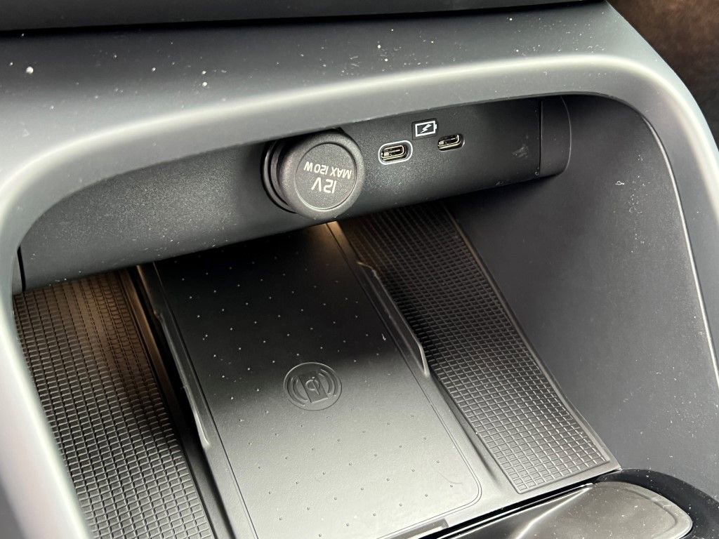 New 2026 Volvo XC40 B5 Ultra w/ Protection Package Premier image 25