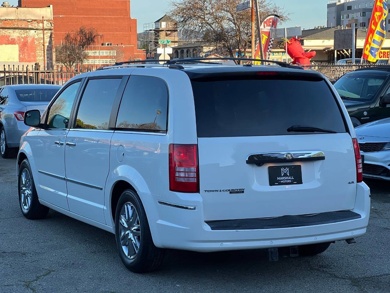 Used 2008 Chrysler Town & Country Limited w/ Trailer Tow Group image 6