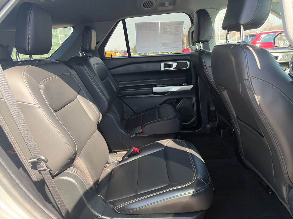 Used 2022 Ford Explorer XLT w/ Equipment Group 202A image 32