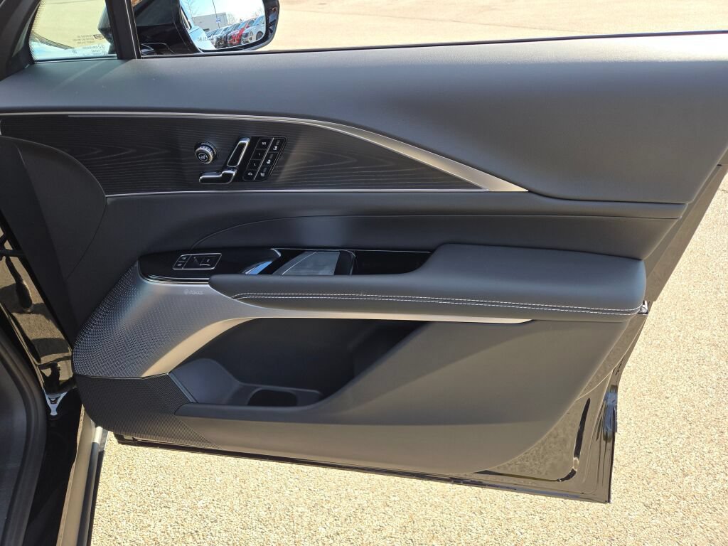 New 2026 Cadillac Lyriq Signature Sport AWD/4WD image 5