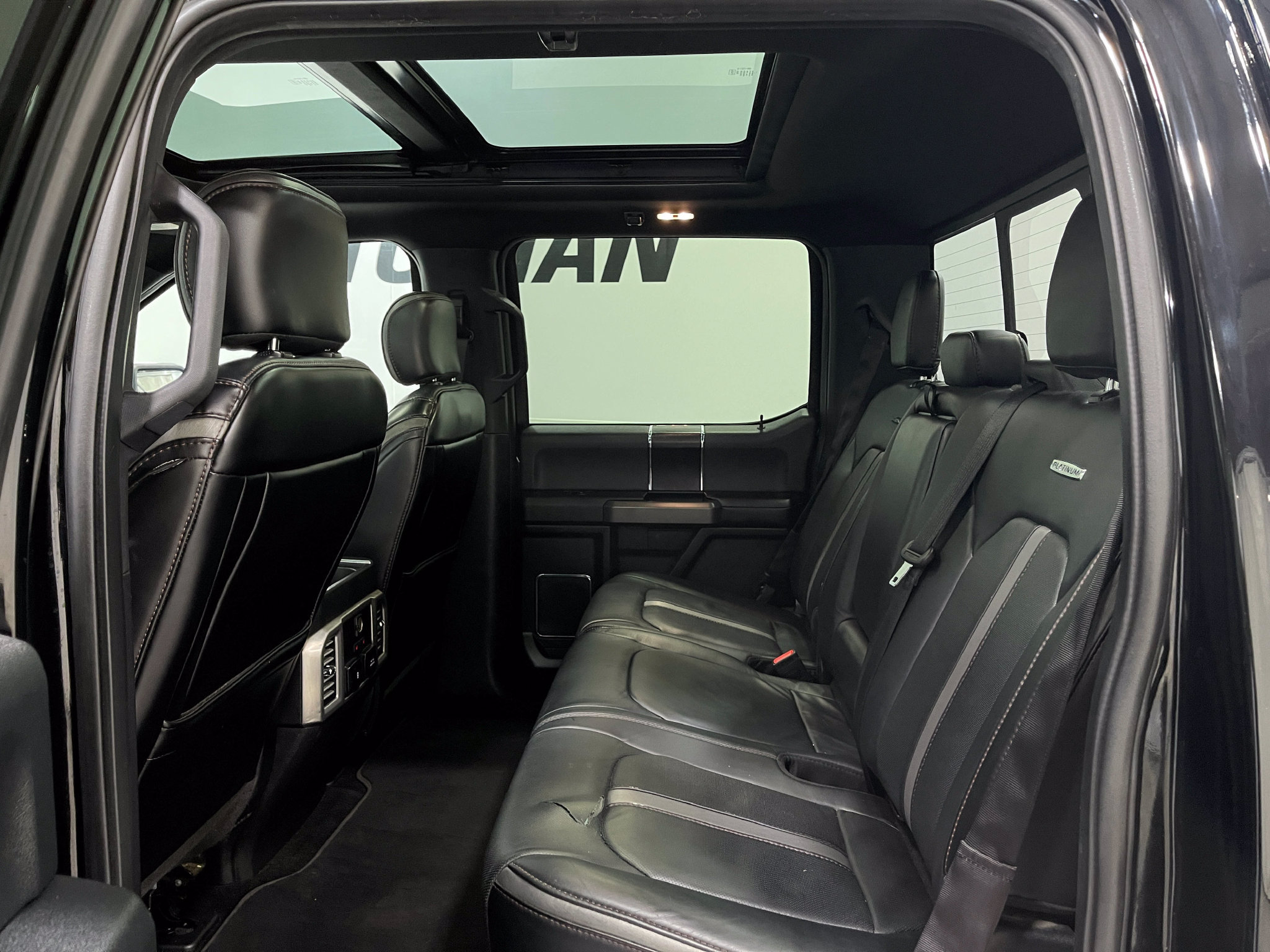 Used 2018 Ford F150 Platinum w/ Equipment Group 701A Luxury AWD/4WD image 30