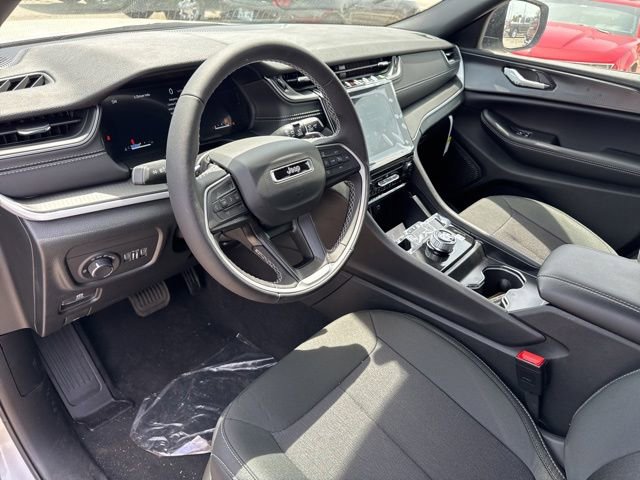 New 2025 Jeep Grand Cherokee L Laredo AWD/4WD image 15