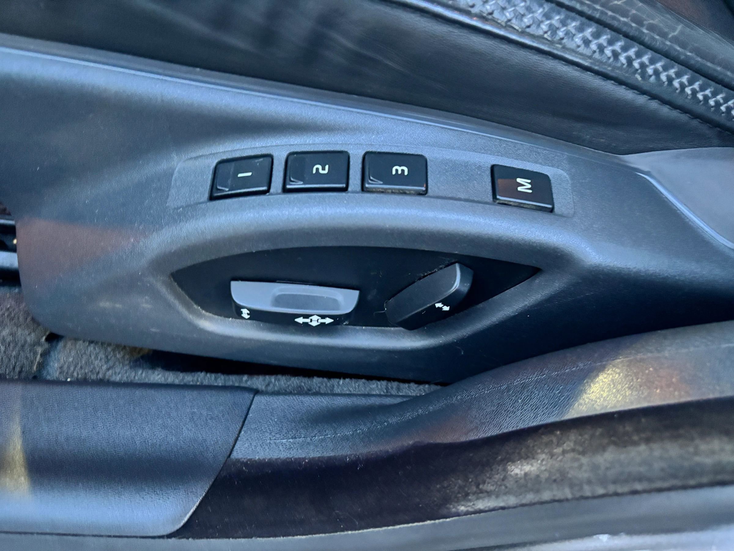 Used 2011 Volvo XC70 3.2 image 13