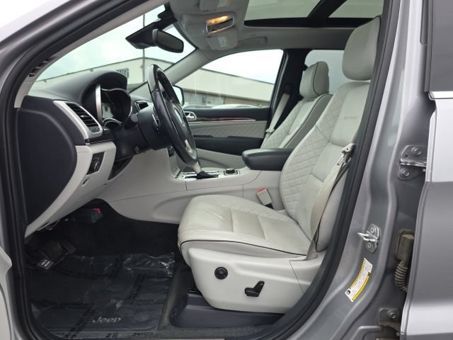 Used 2020 Jeep Grand Cherokee Summit AWD/4WD image 11