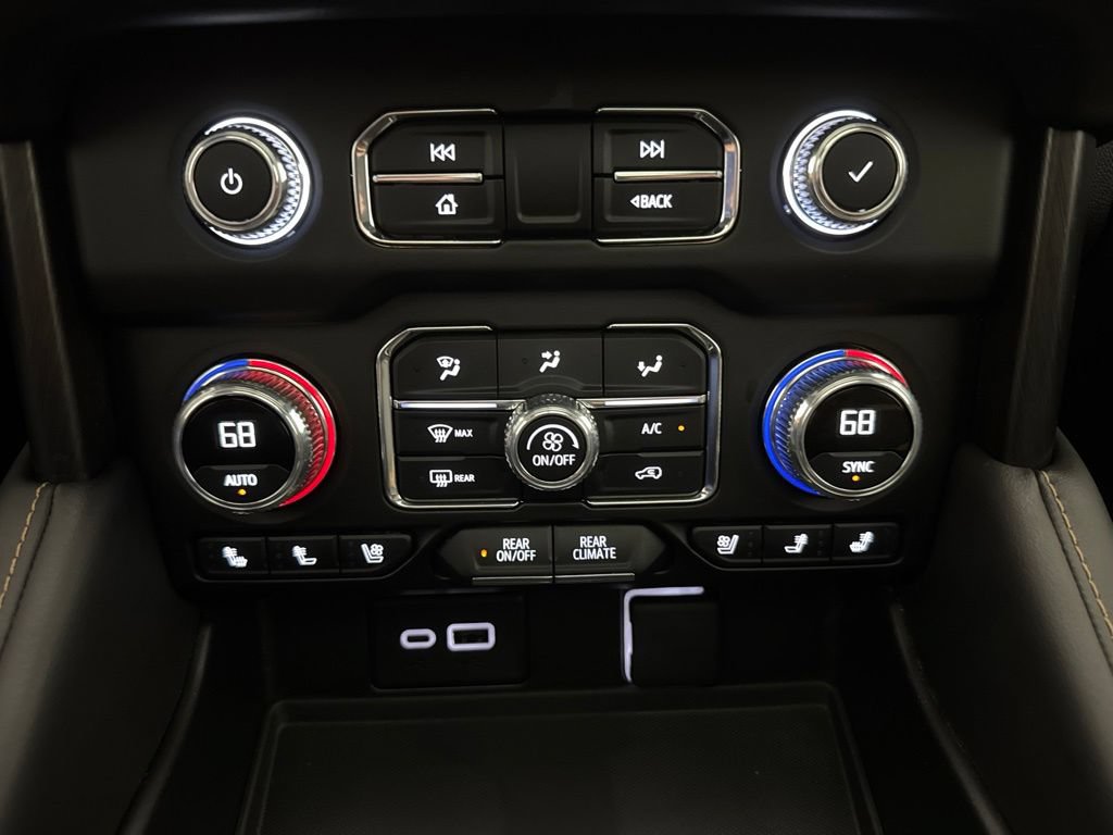 Used 2024 GMC Yukon AT4 w/ Technology Package AWD/4WD image 46