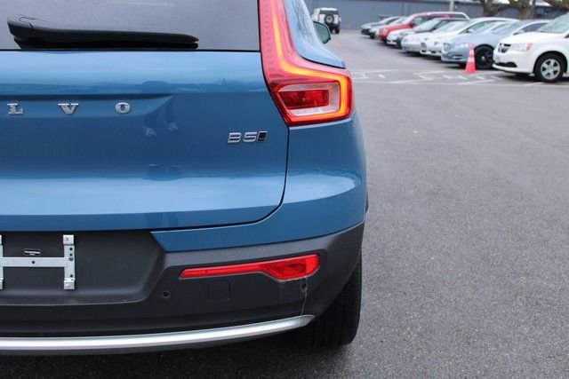 Used 2025 Volvo XC40 B5 Plus AWD/4WD image 47