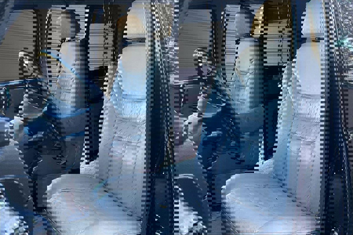 Used 2001 Dodge B3500 image 18